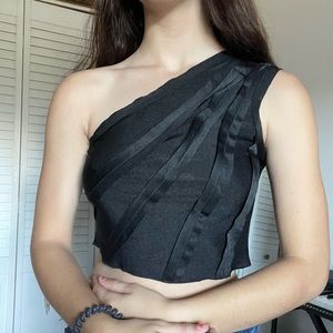 One shoulder black crop top